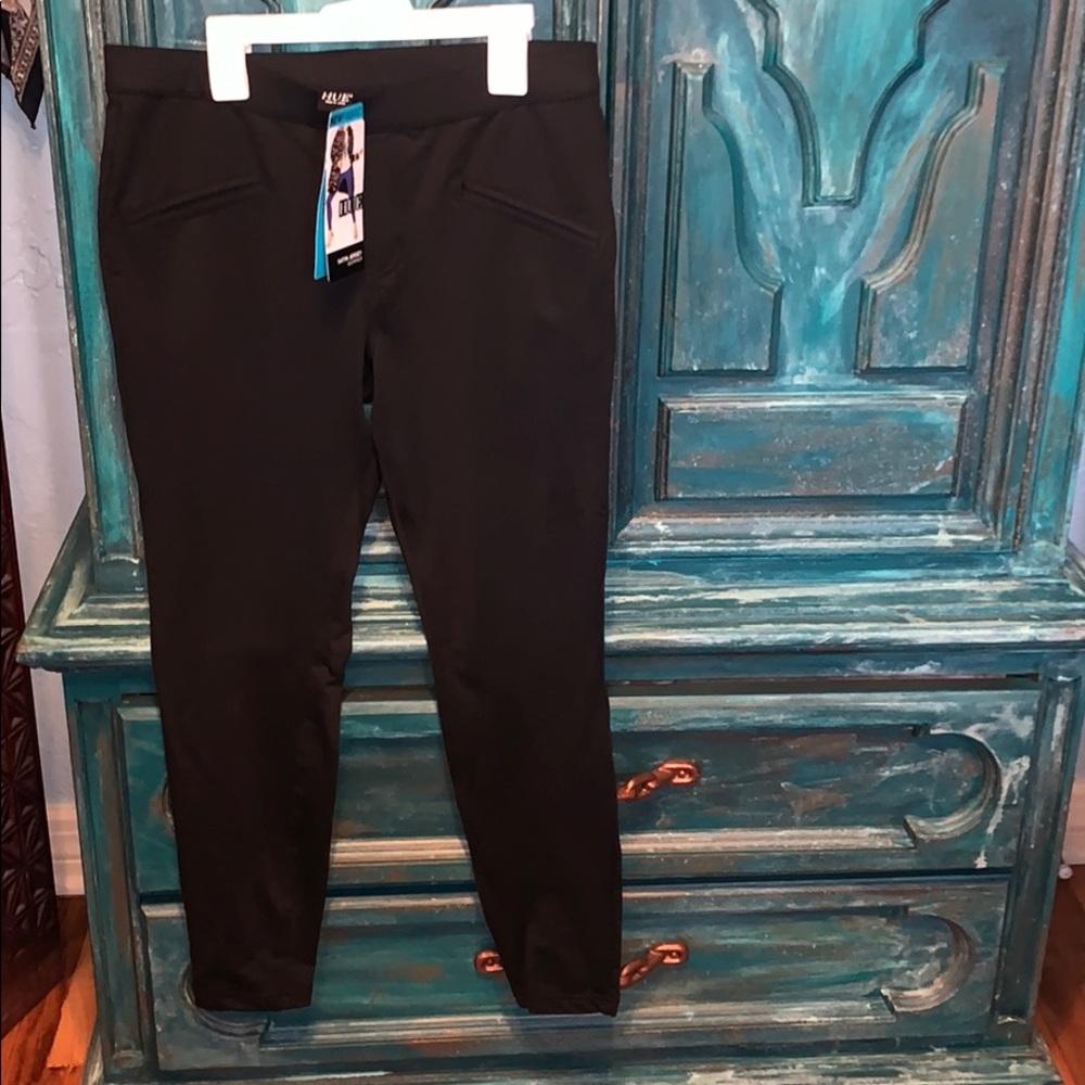 NWT Hue Satin Jersey Skimmer Legging